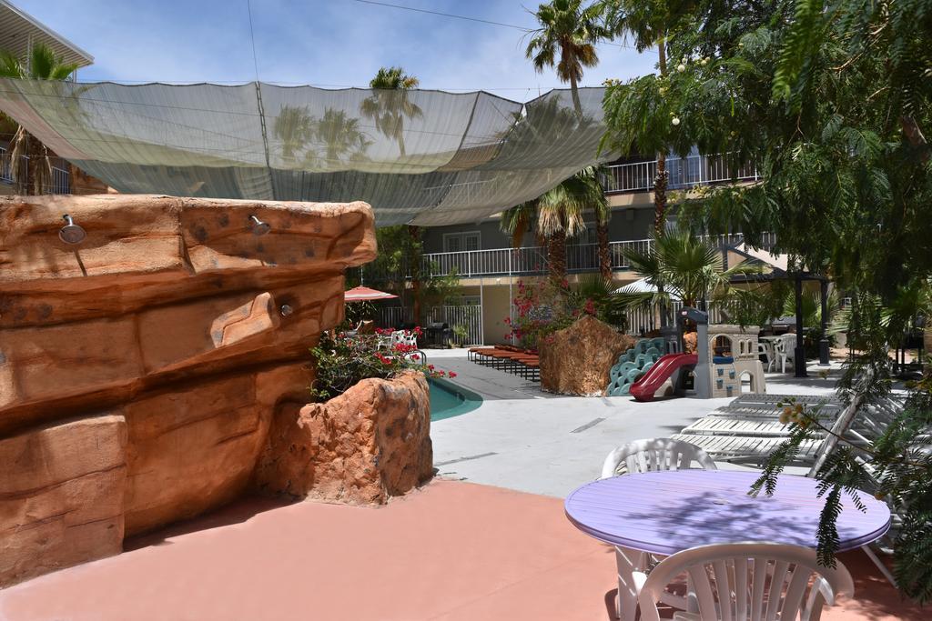 Hyundae Resort And Spa Desert Hot Springs Exterior photo